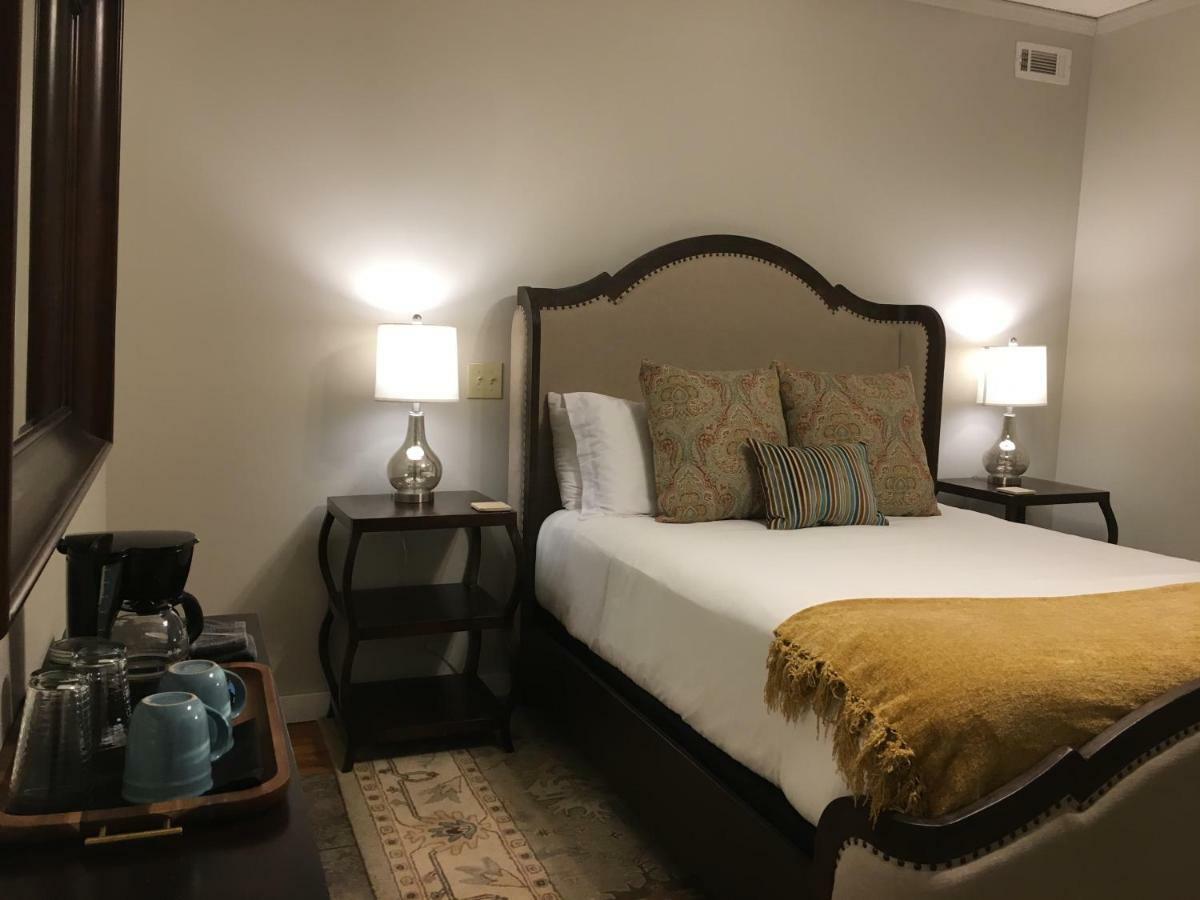 Hotel Barefoot Hills Dahlonega Exterior foto