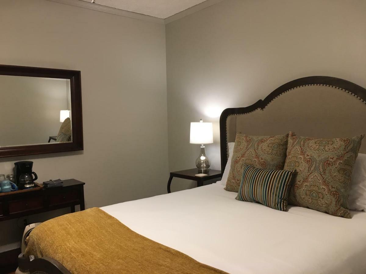 Hotel Barefoot Hills Dahlonega Exterior foto